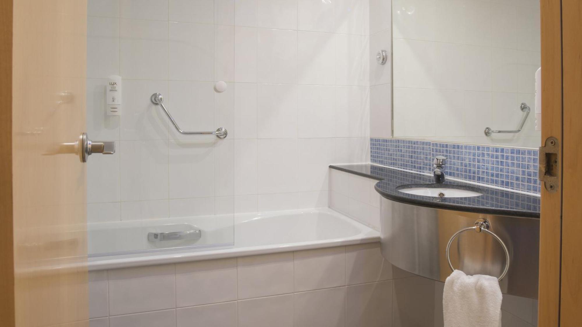 Holiday Inn Express Madrid-Getafe By Ihg Exterior photo