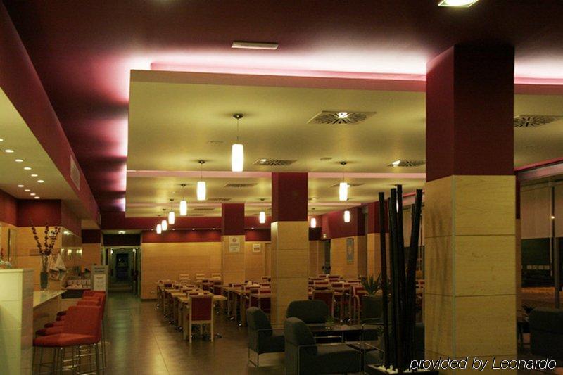 Holiday Inn Express Madrid-Getafe By Ihg Restaurant photo